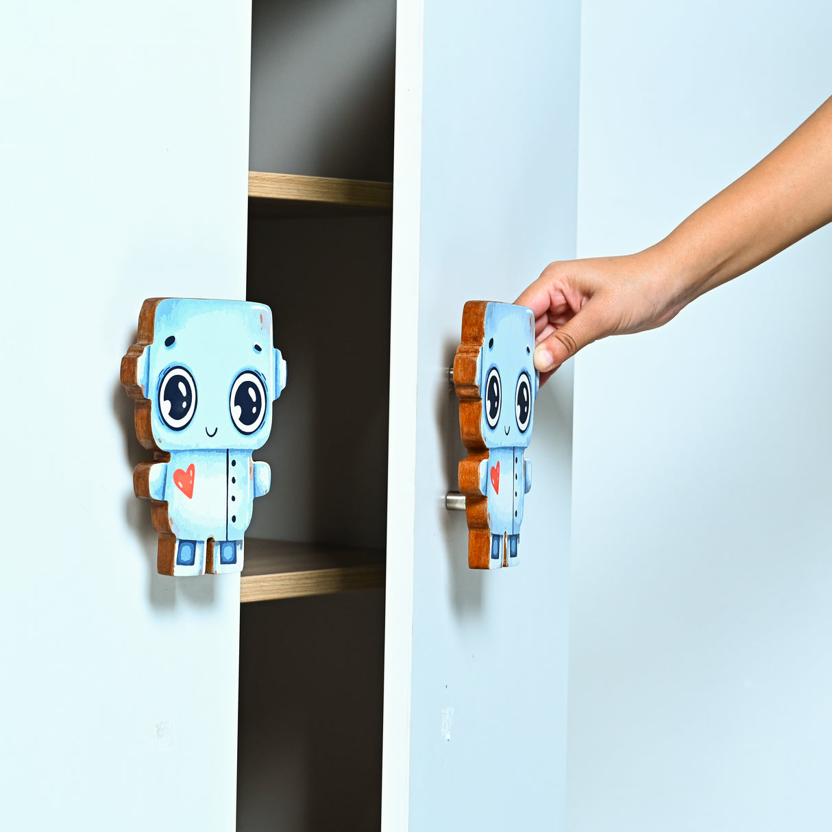 Robot Cupboard Handles